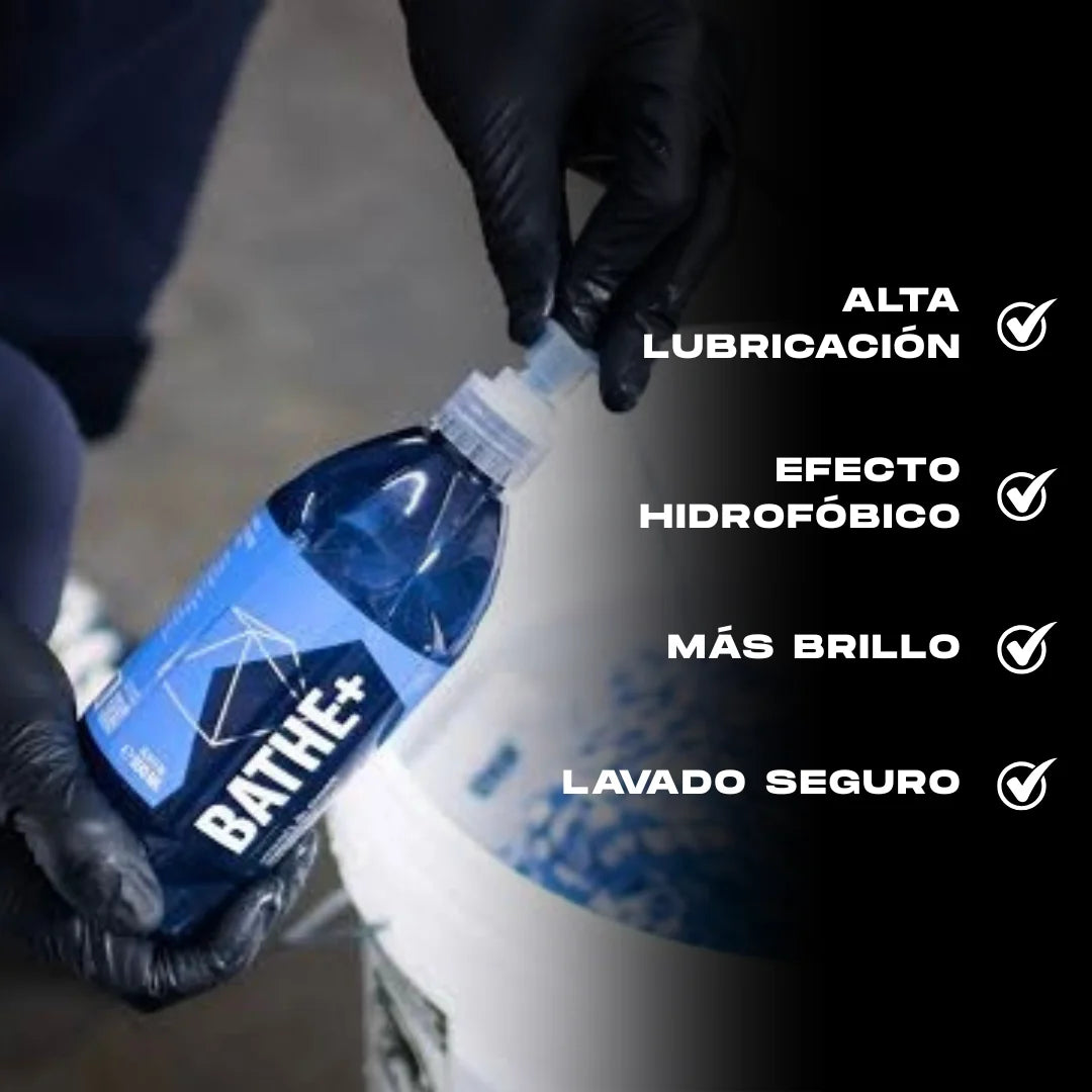 CHAMPÚ CON SiO₂ Y EFECTO HIDROFÓBICO – GYEON Q²M Bathe+