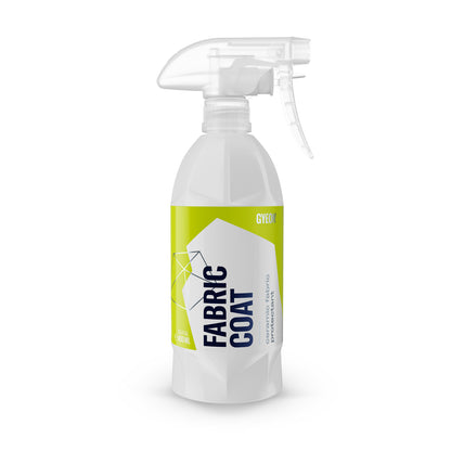 Gyeon Q² FabricCoat es un protector textil cerámico avanzado, especialmente diseñado para proteger materiales como capotas de coches descapotables, tapicerías de tela, alfombrillas, moquetas, y otros tejidos automotrices. 