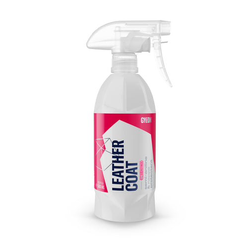 Protección cerámica SiO₂ para interiores de cuero automotriz: Gyeon Q² LeatherCoat es un sellante avanzado para cuero automotriz basado en SiO₂ (dióxido de silicio), diseñado para proteger el interior del vehículo frente a suciedad, líquidos, sudor, grasa y radiación UV, sin alterar el tacto ni el acabado original del cuero.