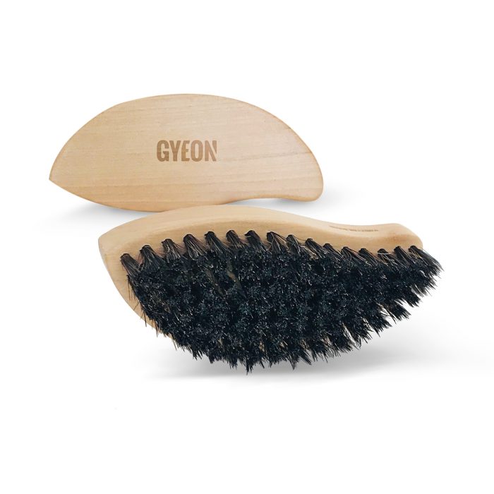 Cepillo Q²M Leather Brush con cerdas suaves para limpieza y cuidado de cuero